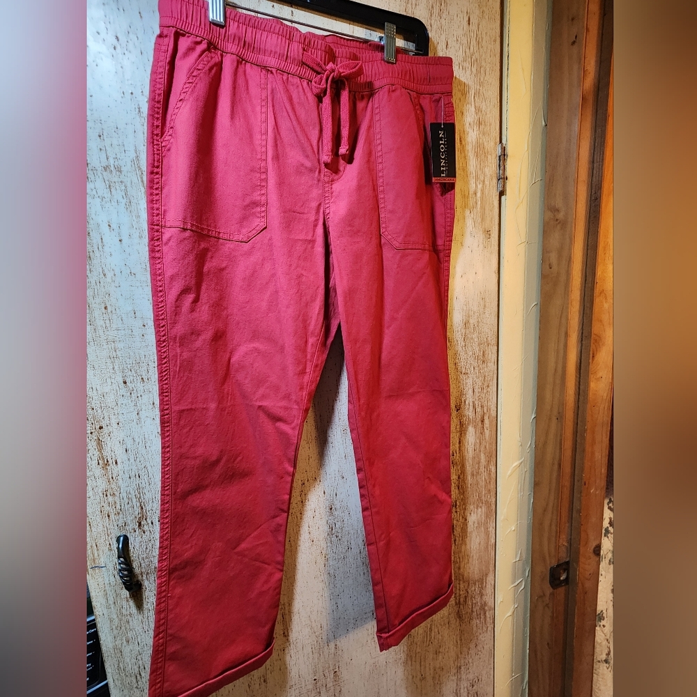 Lincoln Outfitters Red Capris